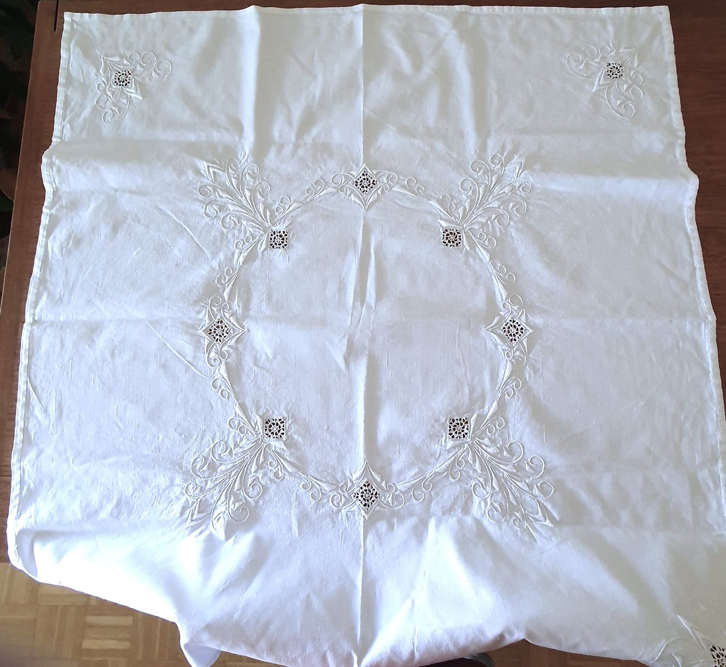Sonstige Tischwäsche: Ancienne nappe carrée, 98 x 105 cm – Gebraucht aus Lausanne von venise001 8