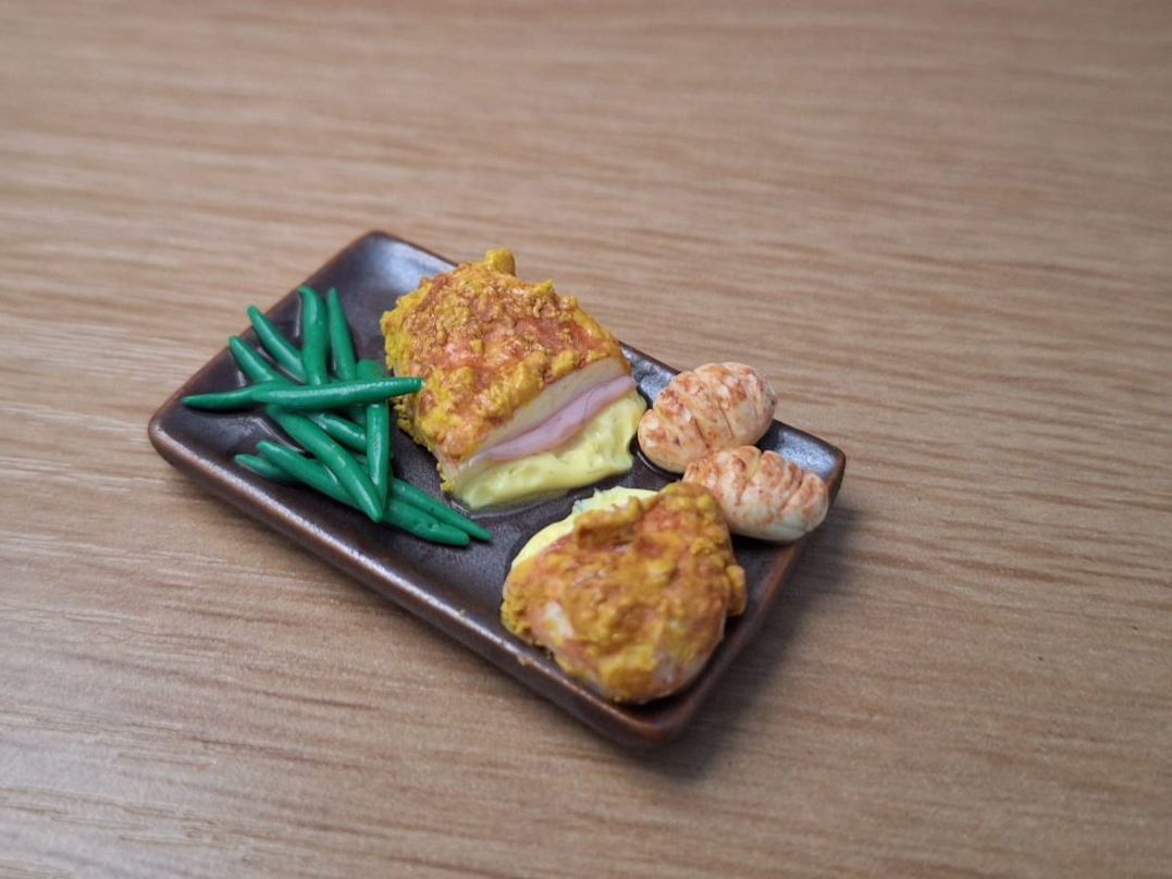Maisons & Meubles de poupées: Cordon Bleu mit Bohnen, Handgemacht, Keramik Teller – Neuf (Voir description) à Zürich par HandmadeTinyFood 4
