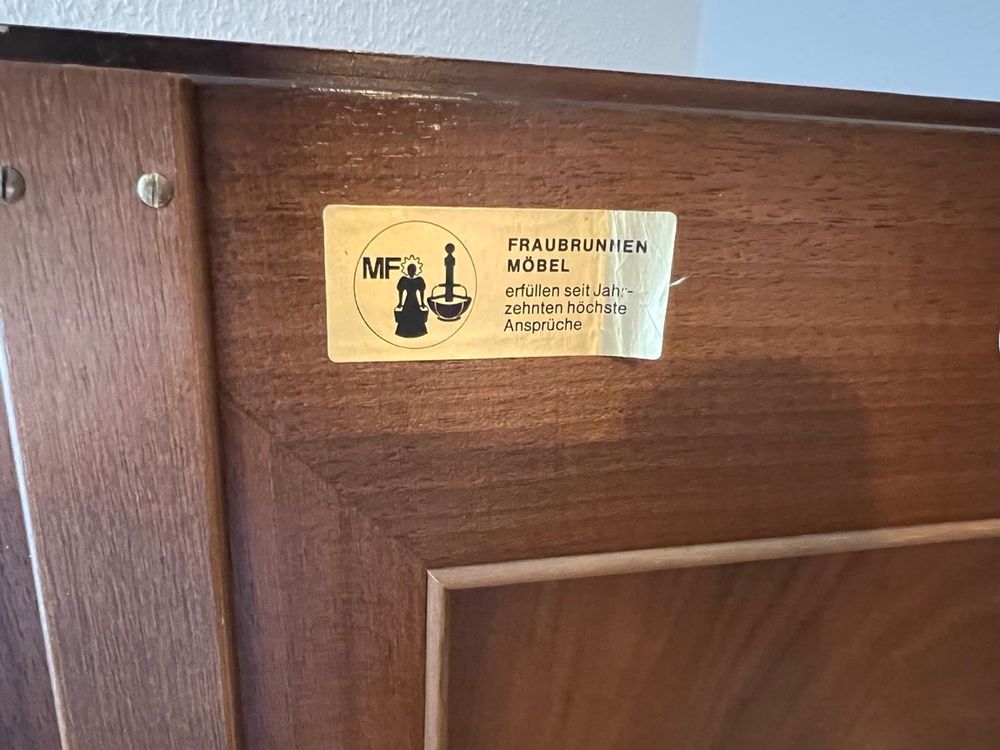 Commodes: Wunderschönes Buffet/Anrichte aus Massivholz, Top Zustand! – D'occasion à Bazenheid par Fabian911 7