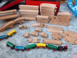 vielteilige alte Holz-Eisenbahn