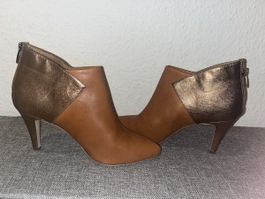 Like new tan/gold heeled ankle boots size 40