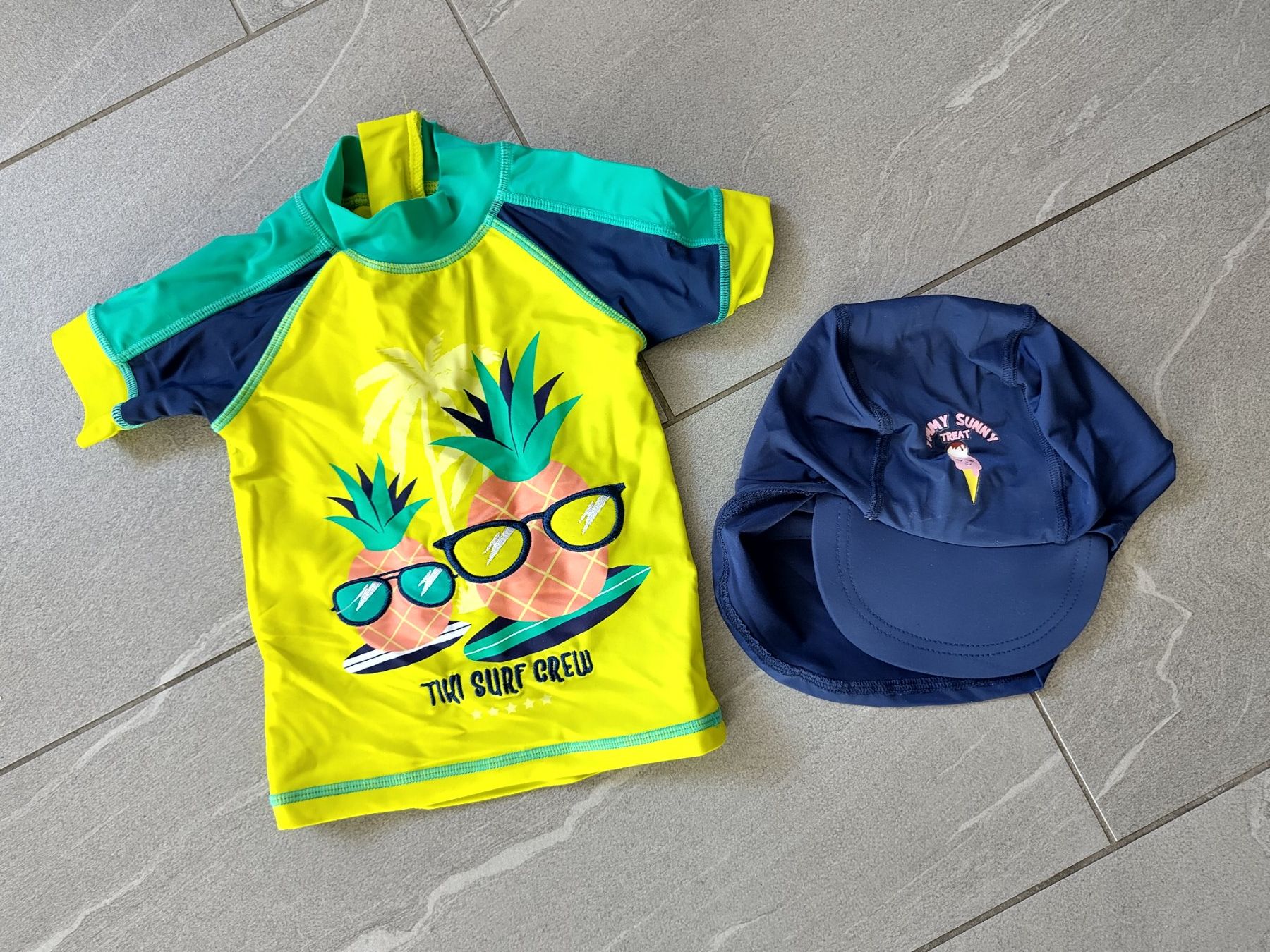 Lotti & Set di vestiti: UV Badeset, Gr. 86 – Usato da Reichenburg venduto da DerUhu