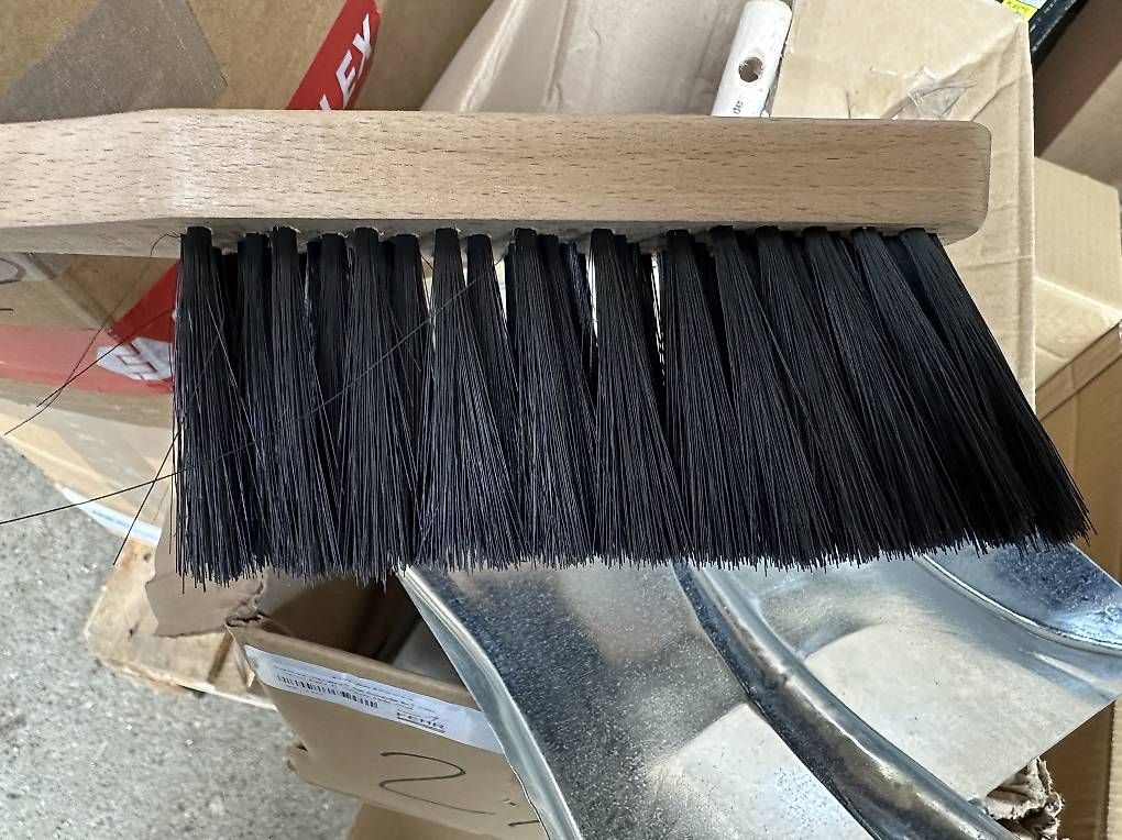 Sonstige Reinigungsgeräte: 5 Handfeger-Set mit Rosshaarborsten, Kehrbreite 280 mm – Neu und originalverpackt aus Necker von liq24 5