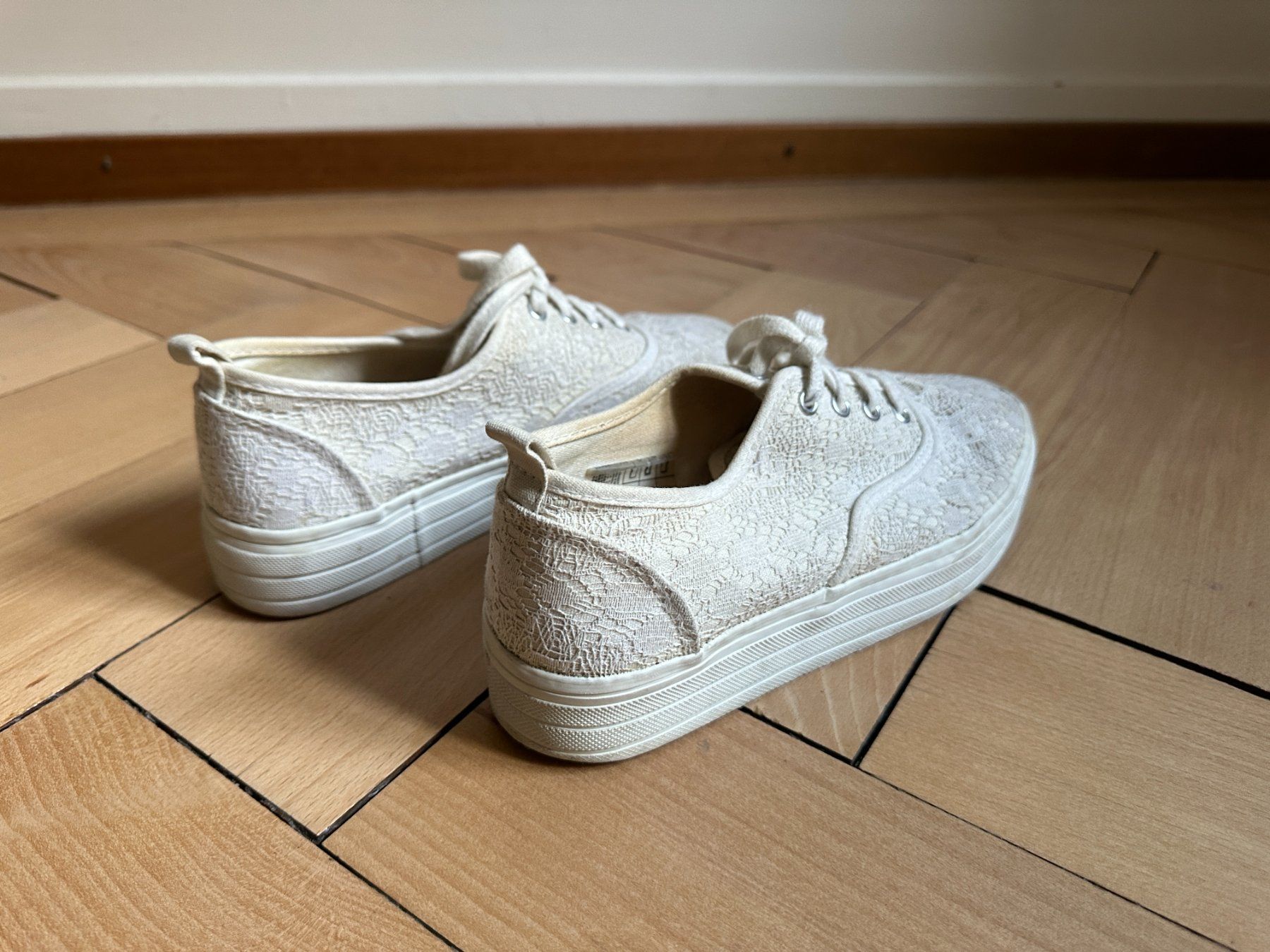 H&M Scarpe da donna: Spitzen Plateau Sneaker weiss - 38 – Usato da Zürich venduto da Diazaio 2