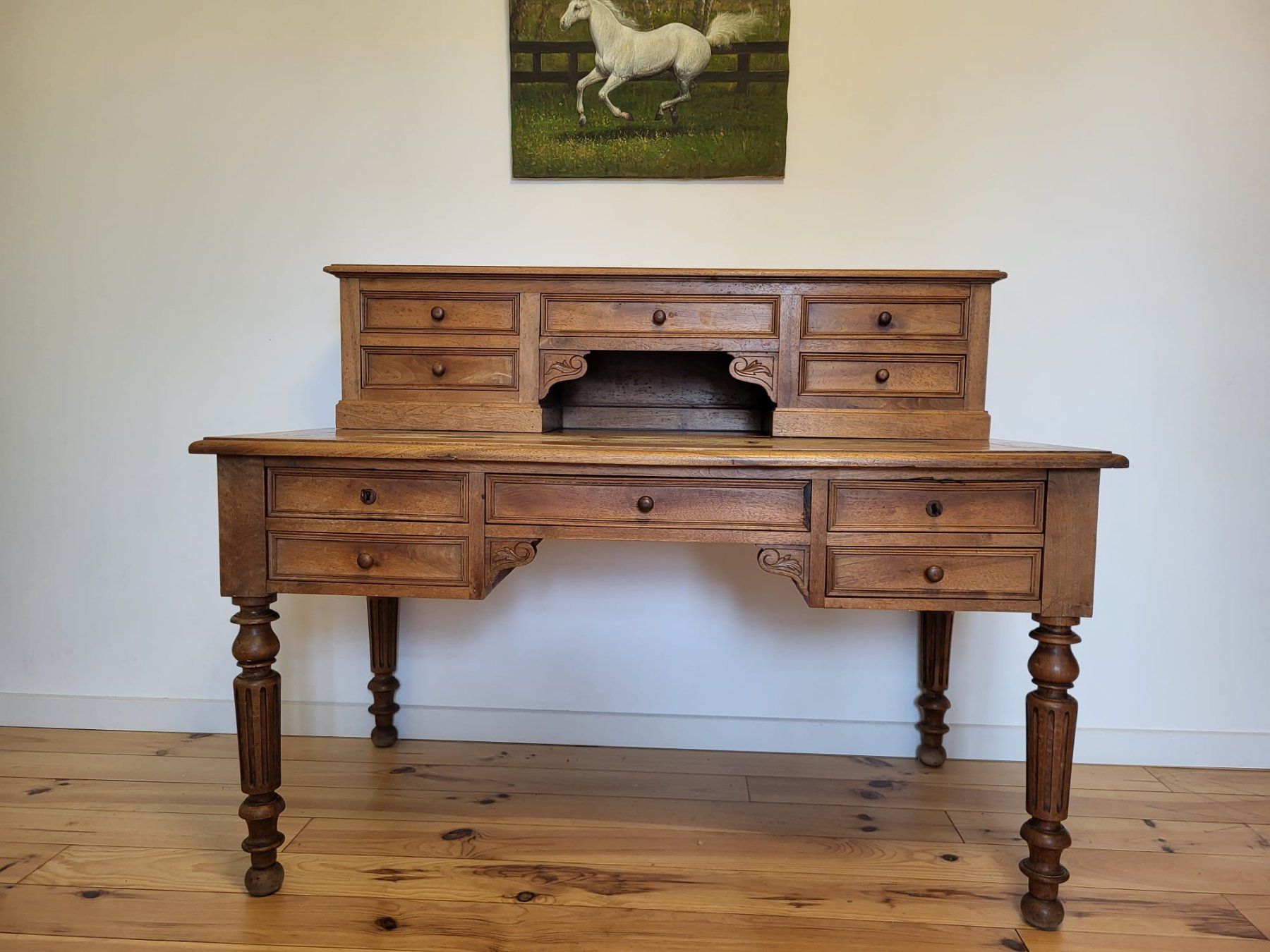 Scrivanie: Bureau en noyer avec cuir vert – Usato da Ballens venduto da jcd_l6pr 1