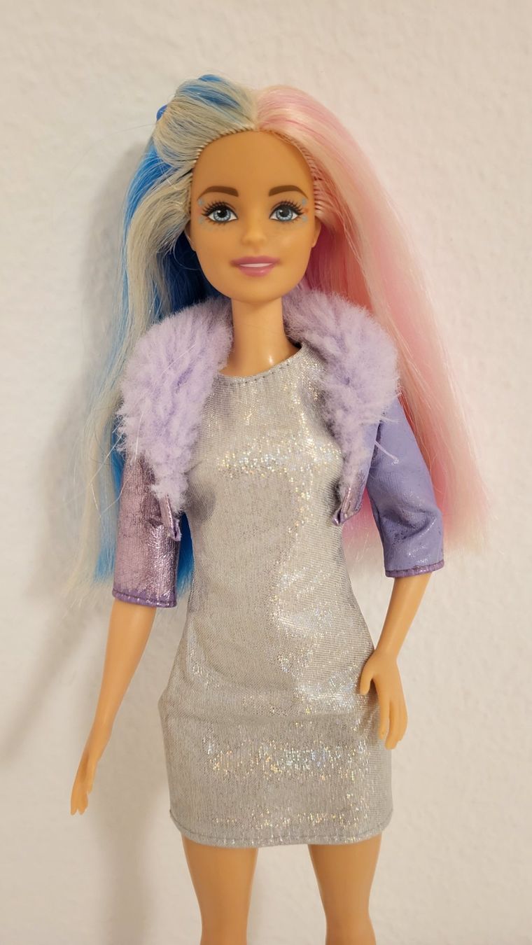 Bambole: Barbie mit zwei Shirts – Usato da Olten venduto da ett_h298 2
