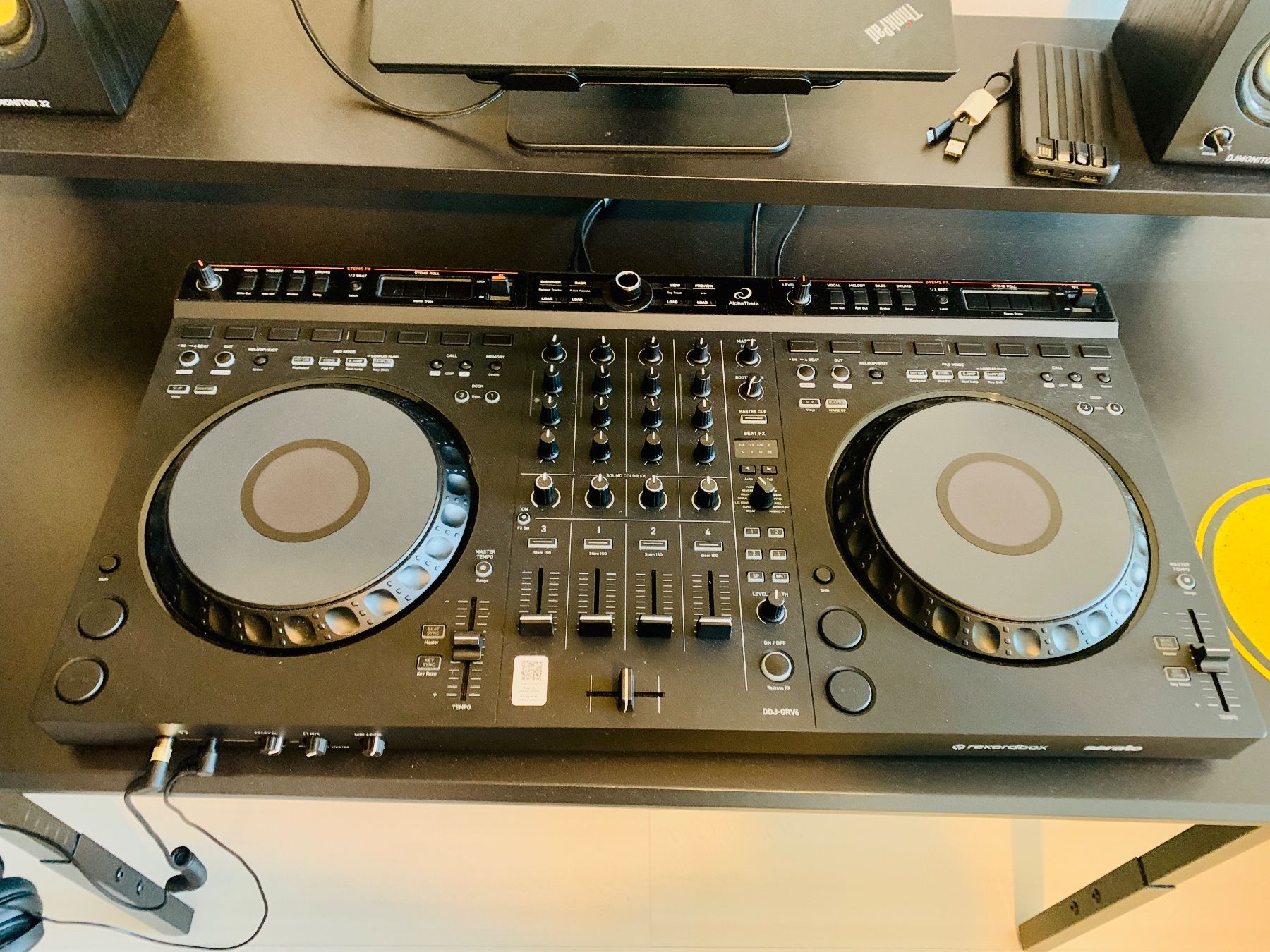 Console di mixaggio: DJ controller DDJ-GRV6 AlphaTheta – Usato da Montreux venduto da Ray_77