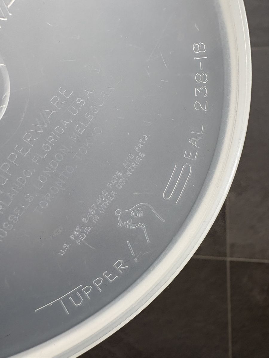 Tupperware Behälter & Ähnliches: Konvolut Küche mit einigen alten Tupperwaren – Gebraucht aus Frick von mar_vs5y 1