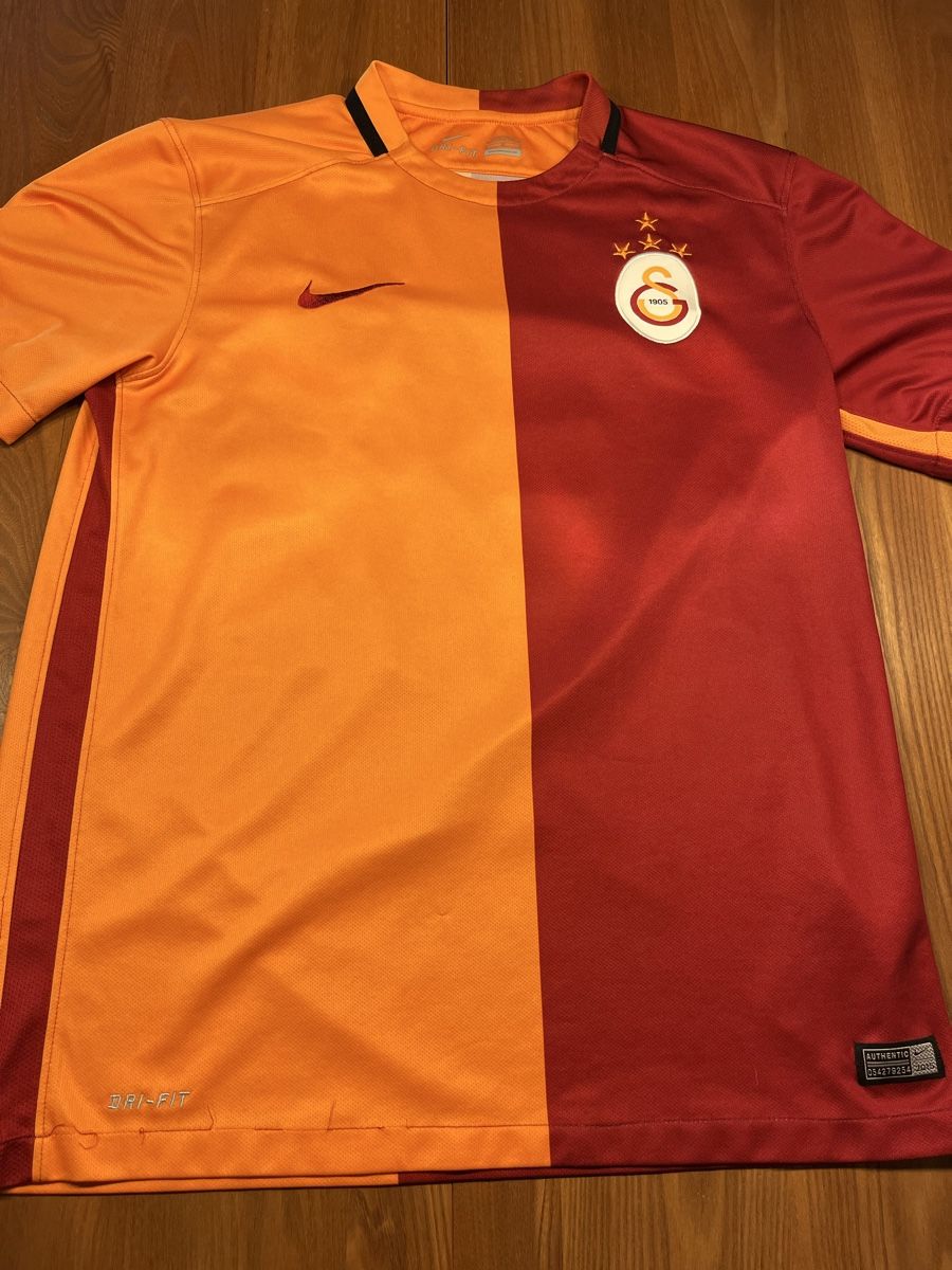 Galatasaray Canottiere & Pantaloni: Trikot Galatasaray Snejider#10 – Usato da Besenbüren venduto da eri_j8j6
