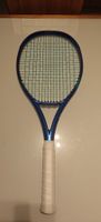 Yonex EZONE 100 Tennisschläger, besaitet, 300g, 3er Griff