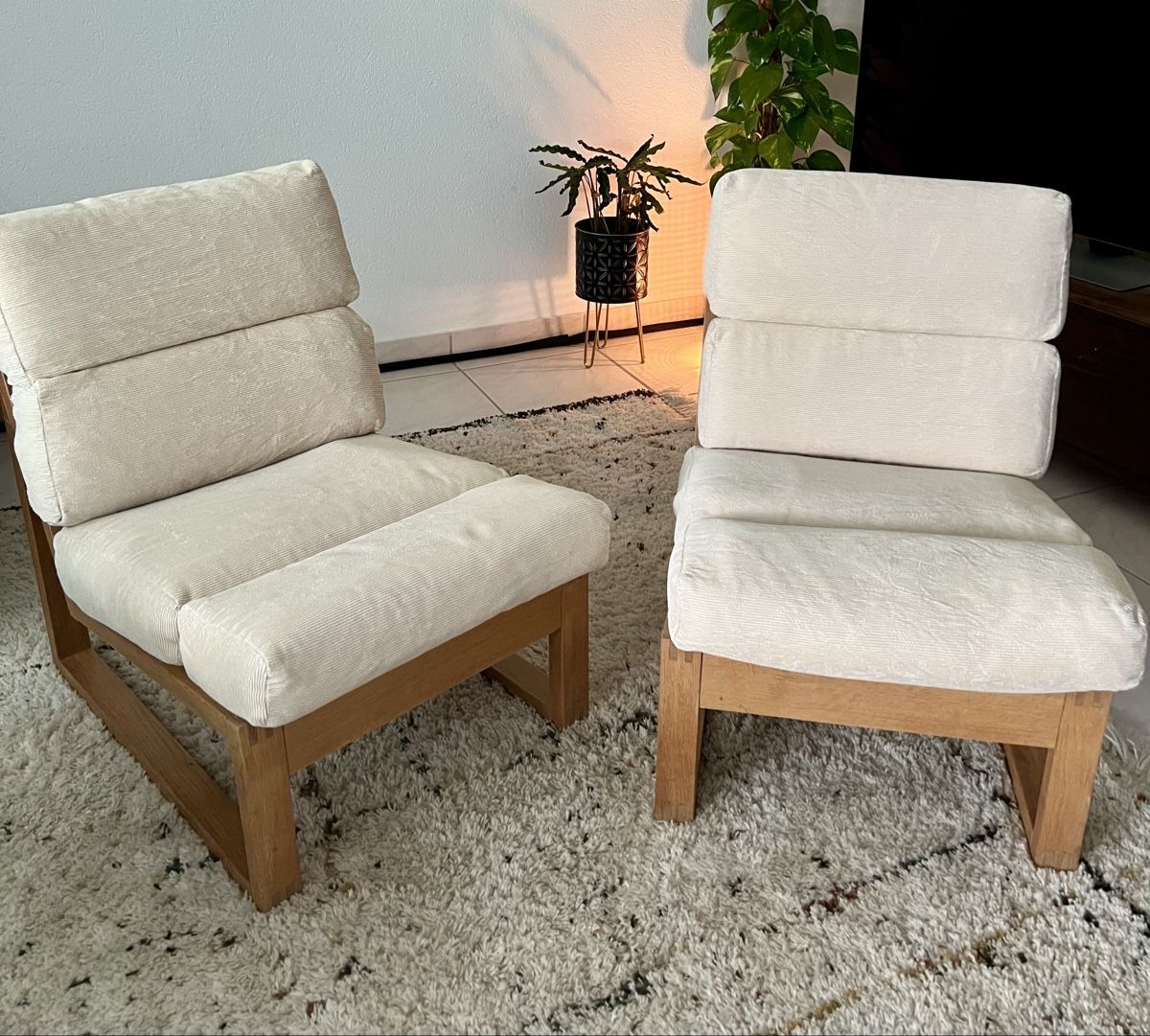 Poltrone: 2 Vintage Design Sessel Eichen Holzrahmen Cord Polster – Usato da Hunzenschwil venduto da Madachica 9
