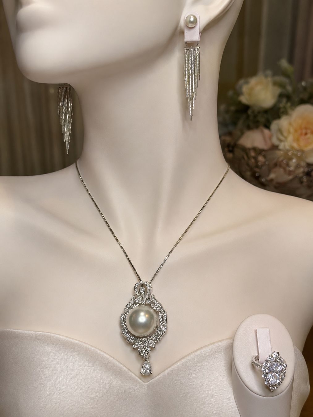 Altri gioielli: Ensemble de bijoux avec perle et diamants – Nuovo e nell'imballaggio originale da St-Maurice venduto da Sandrinette123 1