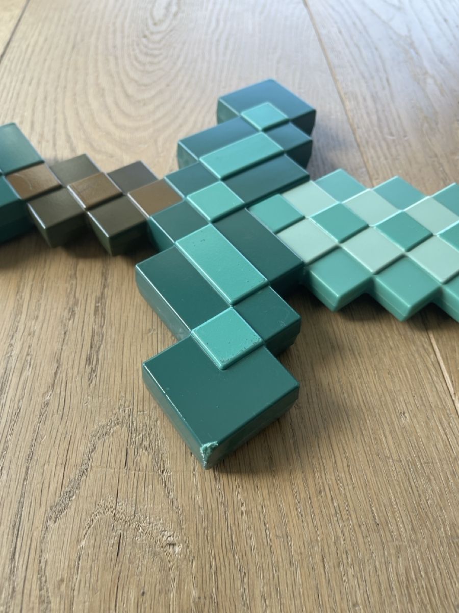 Jouets: Minecraft Diamantschwert  – D'occasion à Oetwil an der Limmat par fpkk 2