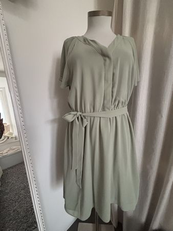 Sommerliches Midikleid in Khaki-Grün, Grösse m, Top Zustand