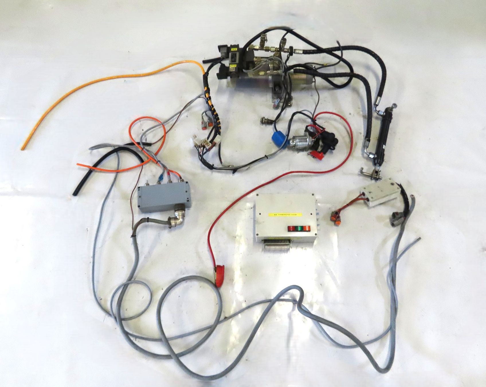 Altri prodotti elettronici: Hydraulikmotor mit Hubzylinder – Usato da Alpnach-Dorf venduto da Hess-Automobile