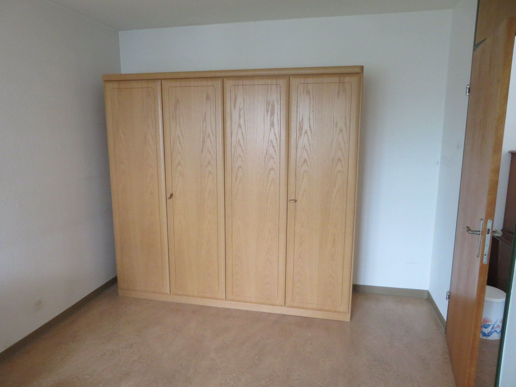 Pfister Schränke: Pfister-Schrank 4-türig – Gebraucht aus Reinach BL von