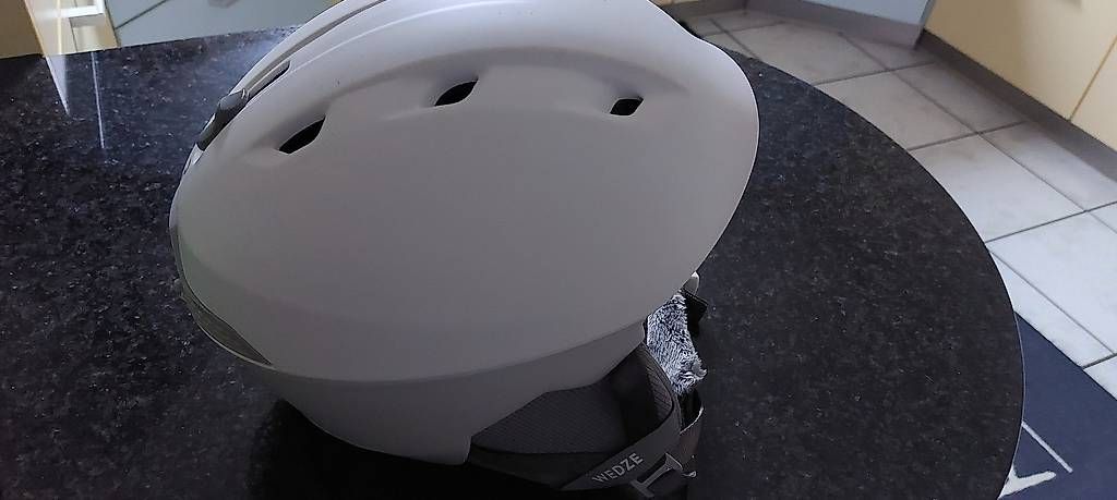 Helme: Skihelm Damen – Gebraucht aus Chur von mal_6m7r