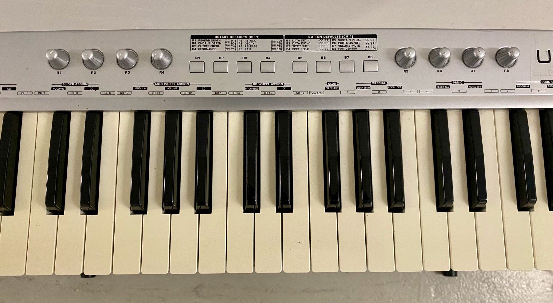 Behringer Strumenti musicali: Behringer U-CONTROL UMX61 Midikeyboard – Usato da Dietikon venduto da Ilsru 4