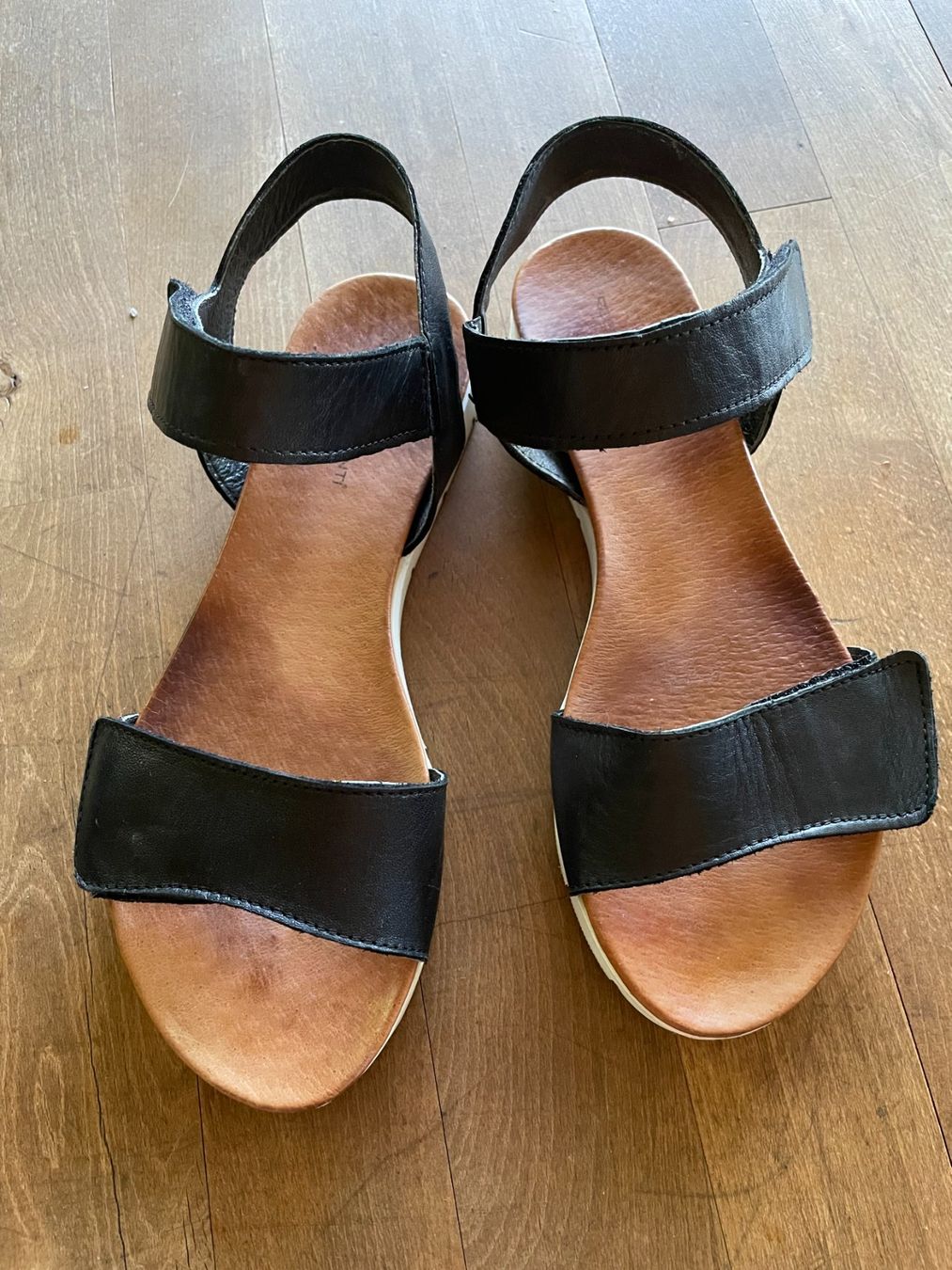 Scarpe da donna: schöne Ledersandalen, Gr. 38 – Usato da Rütihof venduto da solombra
