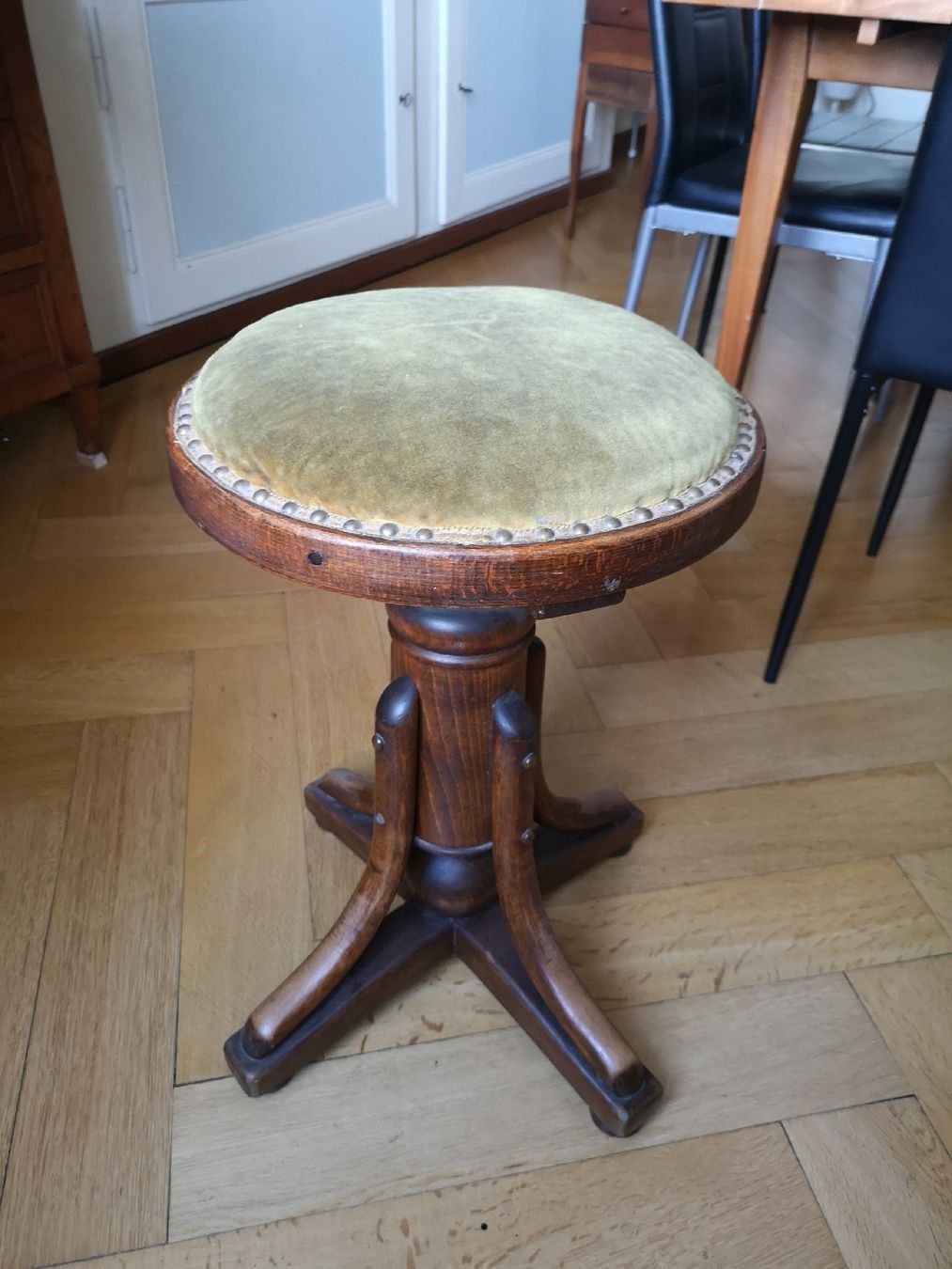 Sgabelli: tabouret de piano – Usato da Neuchatel venduto da sckkj 3