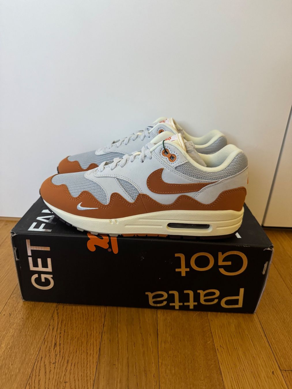 Nike Scarpe da uomo: Nike Air Max 1 Patta Waves Monarch Gr:41 – Nuovo (secondo la descrizione) da Sissach venduto da Kicks13