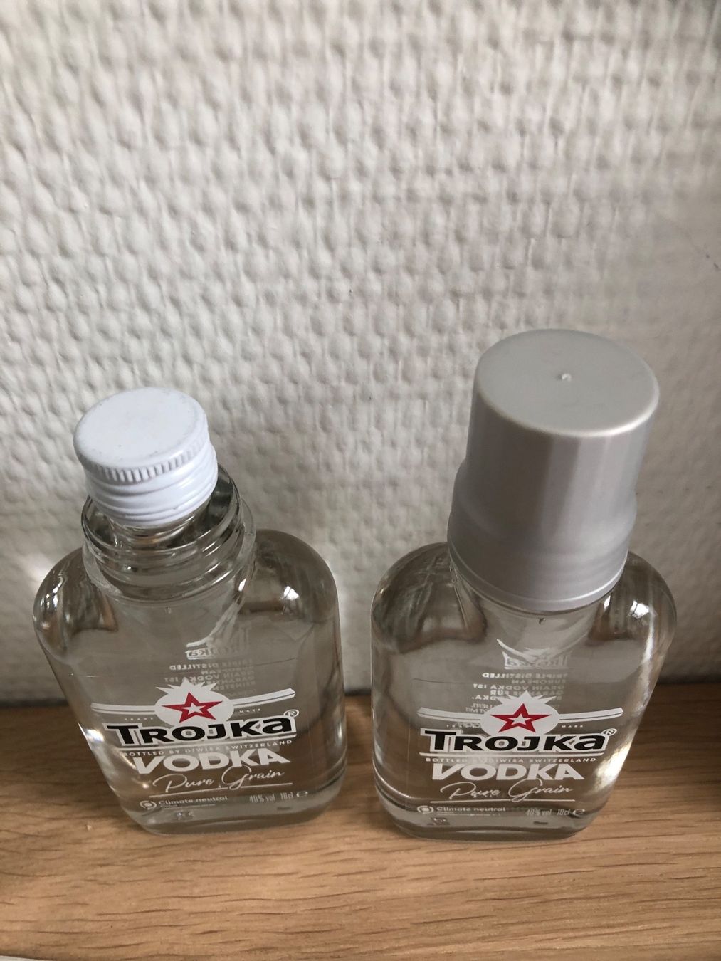 Trojka Bevande alcoliche: TROJKA Vodka reines Getreide 40%Vol 10cl – Nuovo (secondo la descrizione) da Wald ZH venduto da mlnt 3