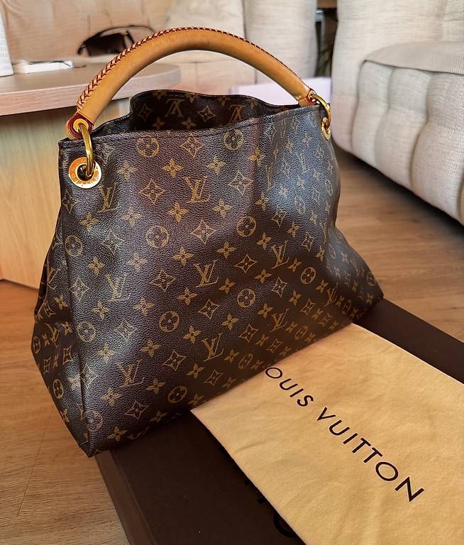 Louis Vuitton Taschen für Damen: Sac Louis Vuitton Artsy MM – Gebraucht aus Grandvaux von abbybe