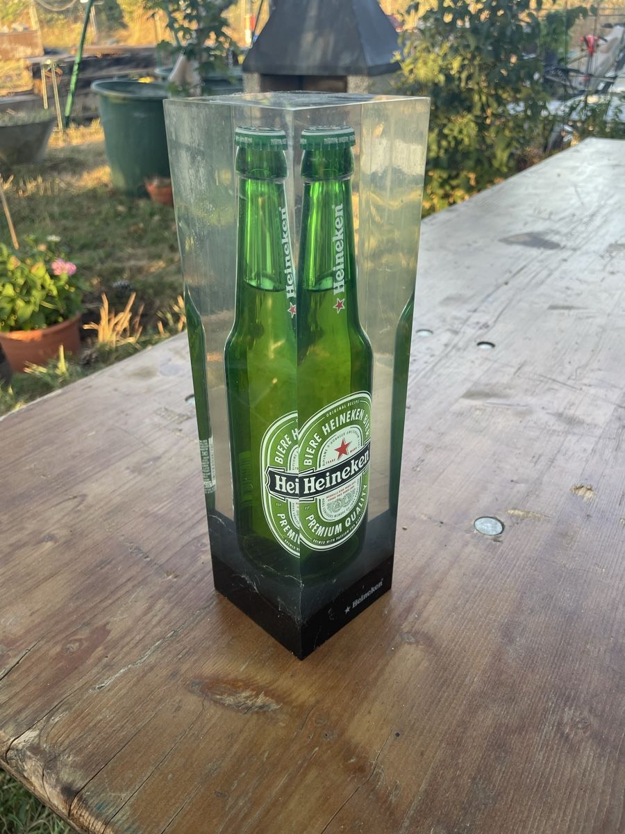 Toutes les décorations: Bière Heineken dans plexiglas objet décoration 33cl – Neuf (Voir description) à Meyrin par jul_km5p 1