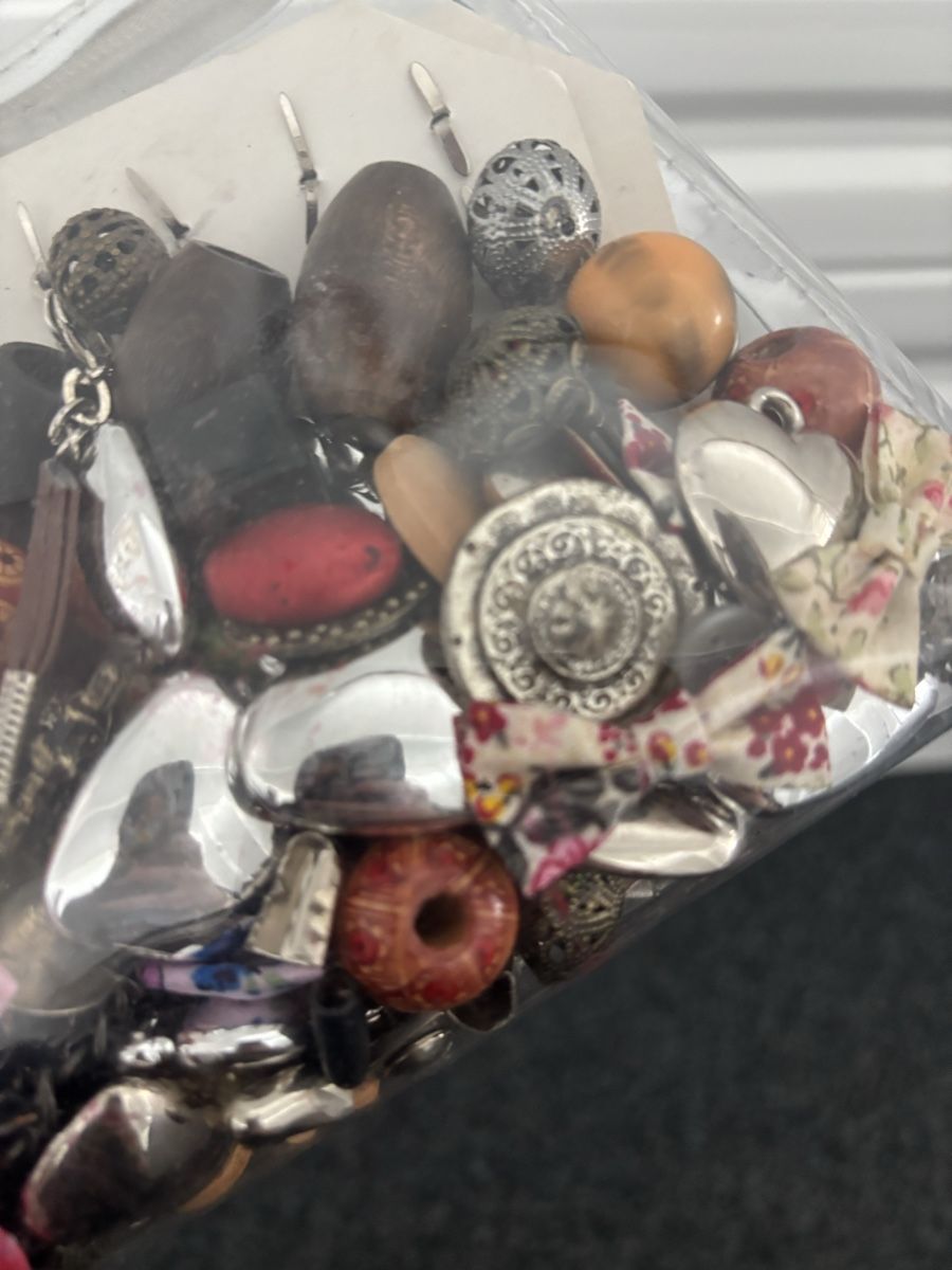 Autres bijoux: Lot de perles / accessoires  – D'occasion à Fribourg par 8mv2 2