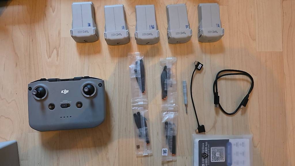 DJI Modellismo RC: Dji 3 Mini mit 5 Akkus – Usato da Riedholz venduto da msc_gmm7 1