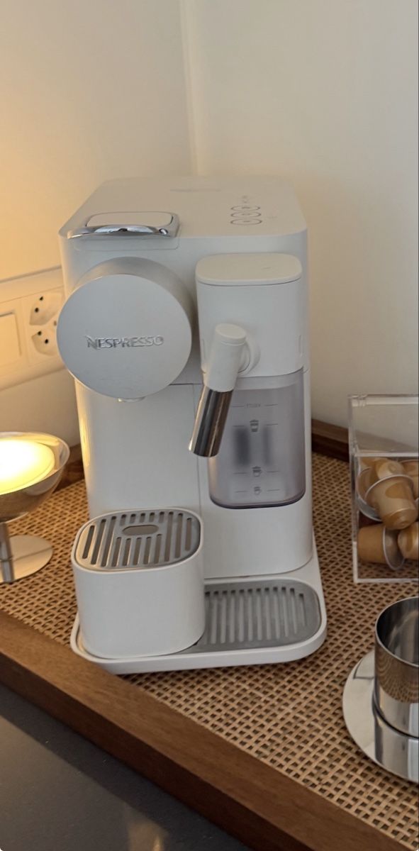 Nespresso Macchine per caffè & Macchine per espresso: Nespresso Kaffeemaschine  – Usato da Zürich venduto da Kluxus 2