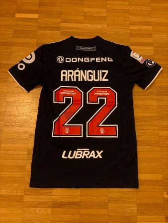 Matchworn signed Club Universidad de Chile Aránguiz with COA