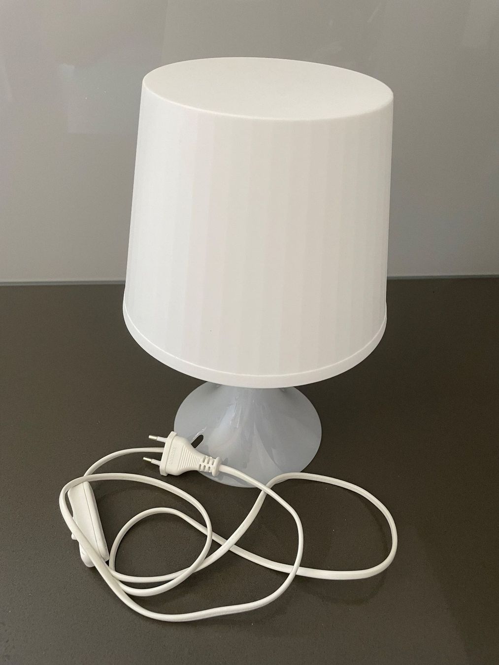 Ikea Lampade: Tischleuchte weiss IKEA wie neu – Usato da Winkel venduto da Kade50