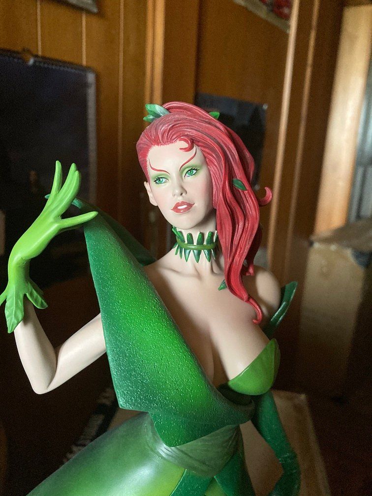 Statuette: Sideshow Poison Ivy 1/5 Statue – Usato da Tafers venduto da tobib_23 1