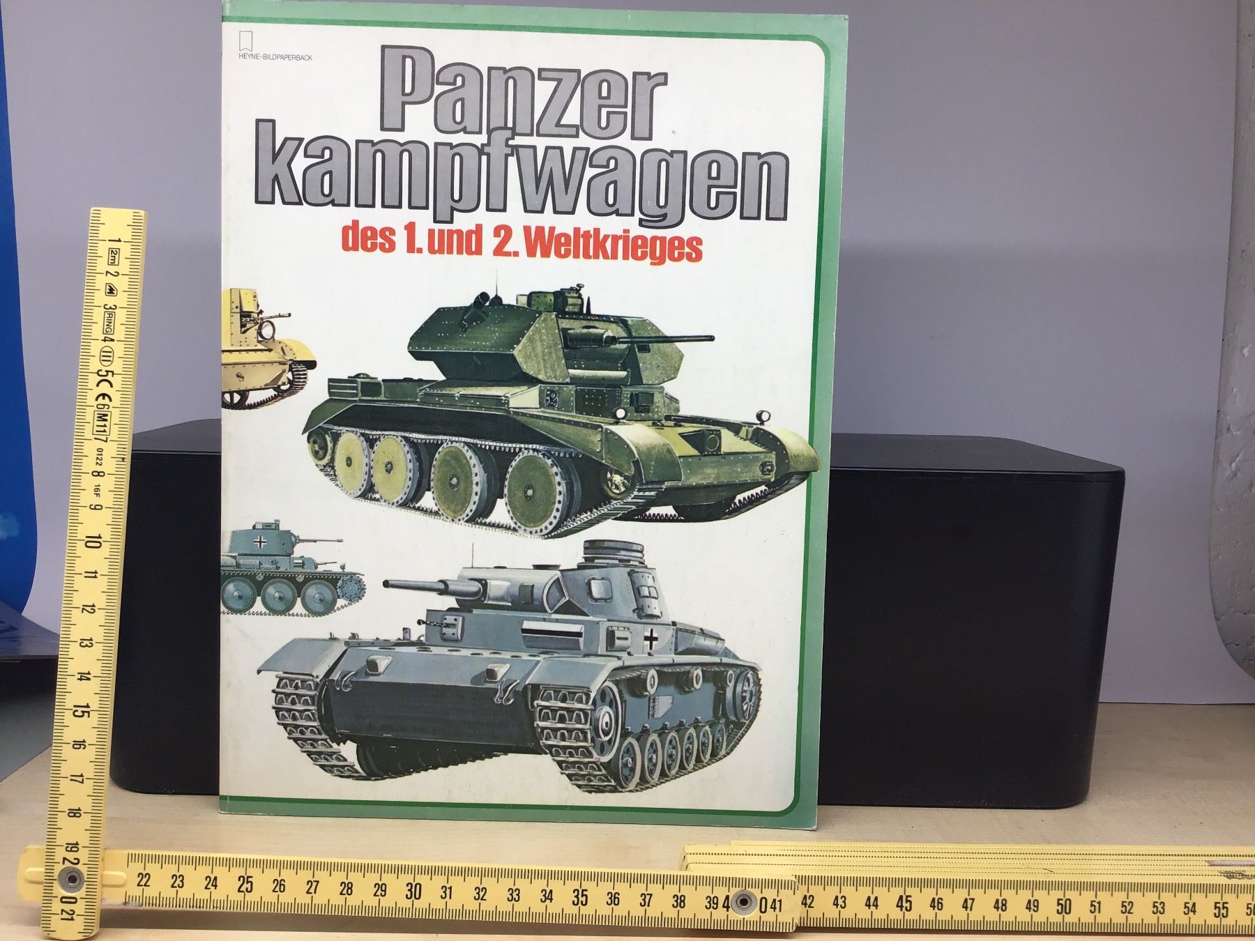 Libri: Panzerkampfwagen Buch WK1 & WK2 – Usato da Männedorf venduto da Modelle-aller-Art