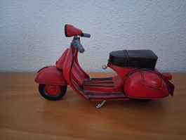 rote, dekorative Vespa
