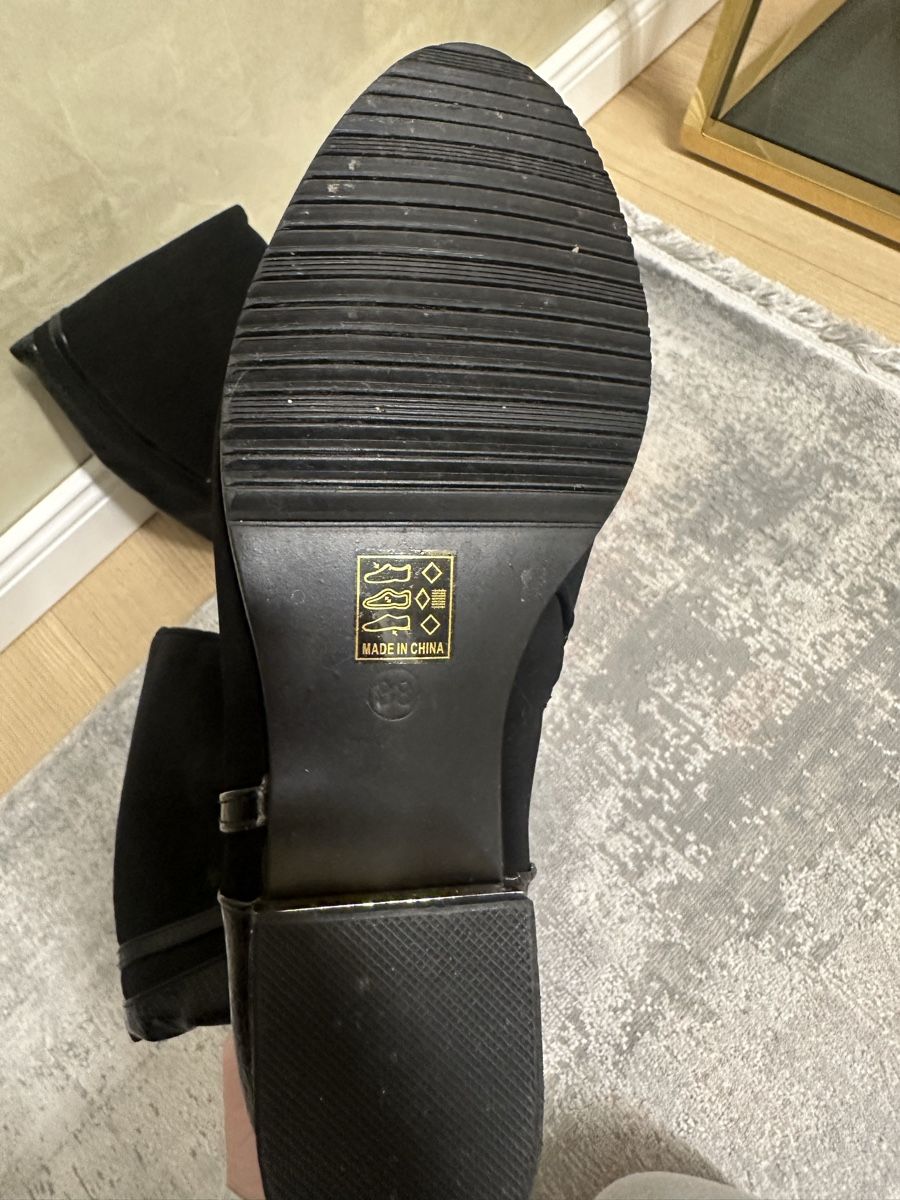 Scarpe da donna: Schwarze Wildleder Stiefel Gr. 38 – Nuovo (secondo la descrizione) da Sevelen venduto da Stopglobal. 5