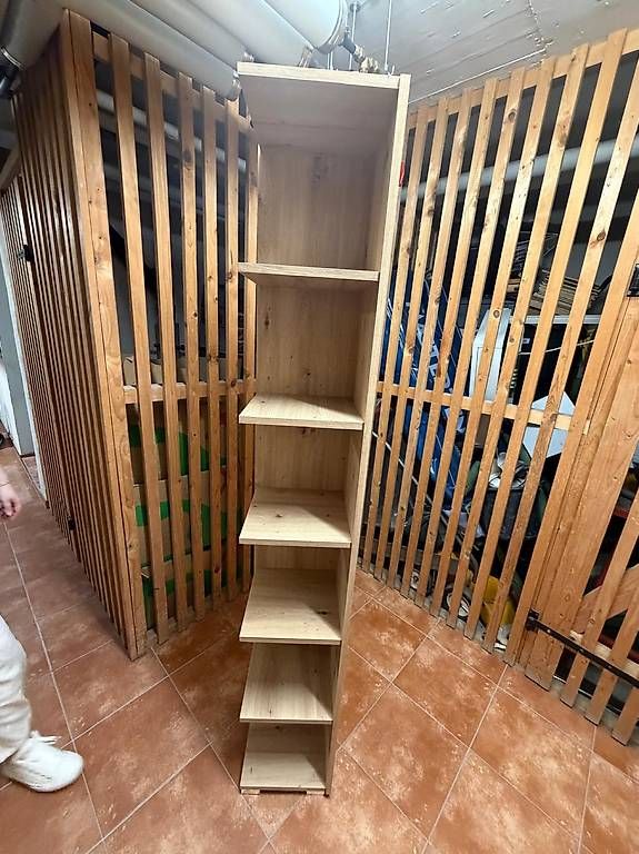 Scaffali: Regal (neuwertig) - 25x25x180 cm – Usato da Dübendorf venduto da vic.bit