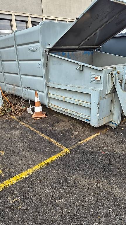 Contenitori edile: Abrollpresscontainer mit Kippvorrichtung – Usato da Weggis venduto da Lukas1983 1