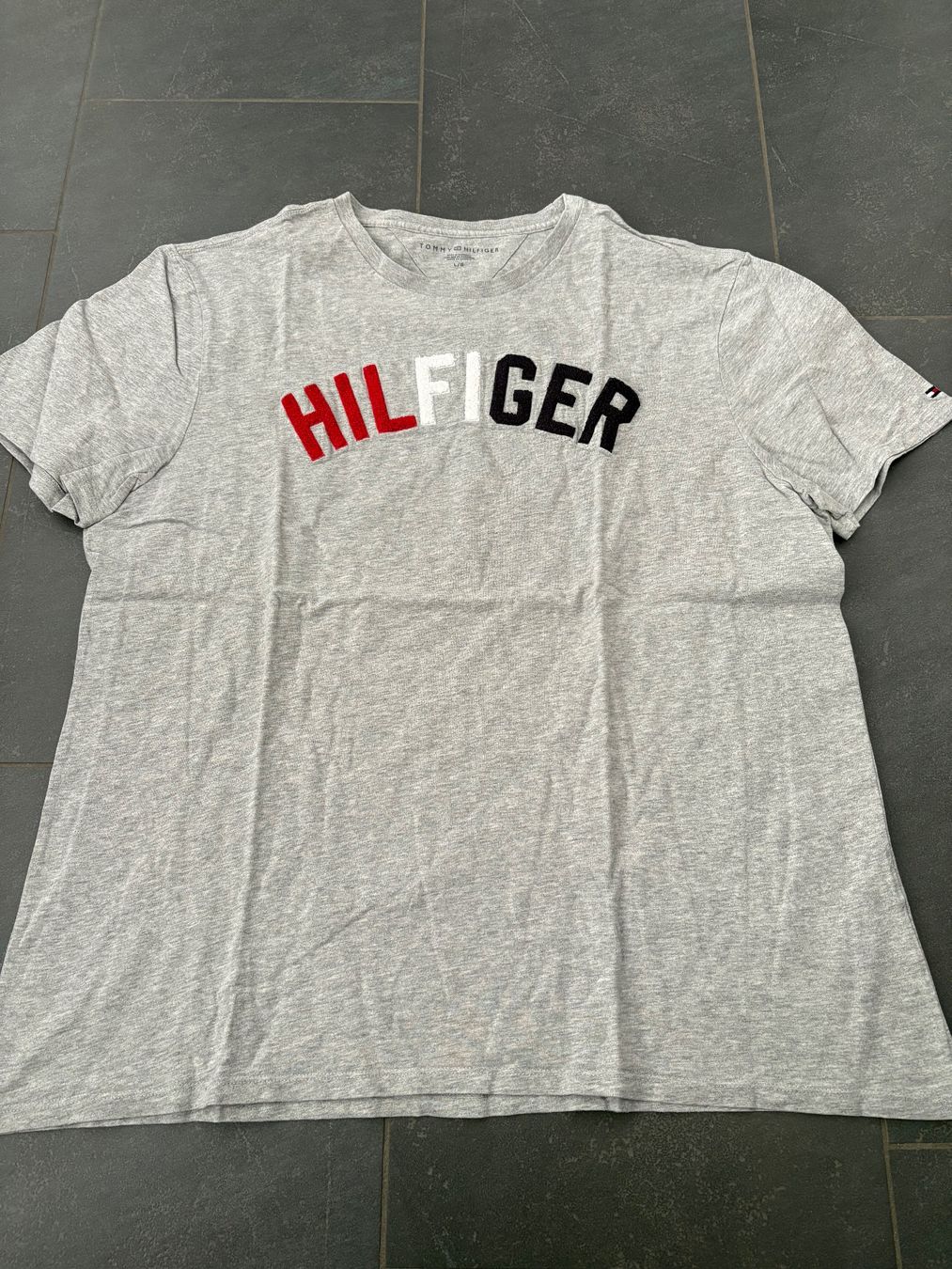 Tommy Hilfiger T-shirt: T-Shirt - Grösse L - Tommy Hilfiger – Nuovo (secondo la descrizione) da Oberuzwil venduto da jabano
