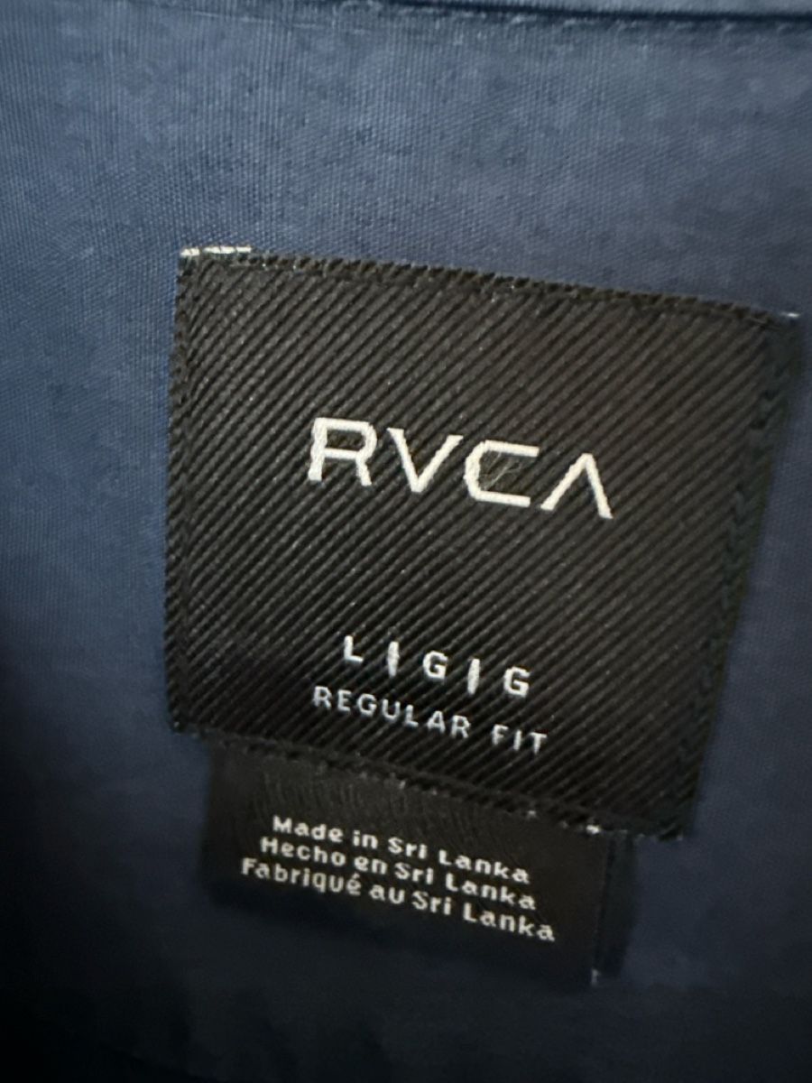 RVCA Hemden: RVCA Kurzarmhemd dunkelblau – Gebraucht aus Lyss von Auhalia 1