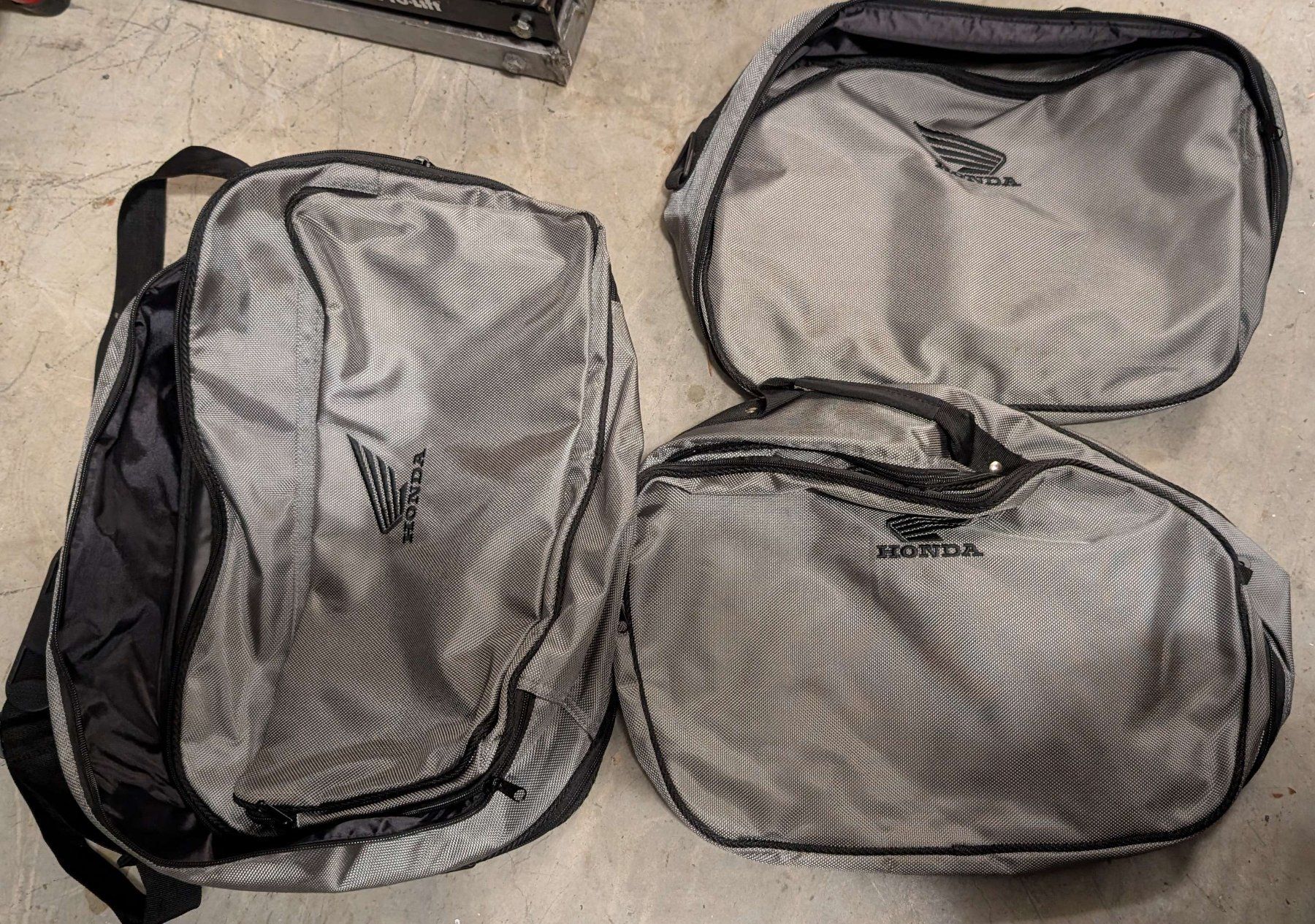 Honda Taschen: Motorradinnentaschen Honda 3stck. – Gebraucht aus Bonstetten von mh2_d8k5