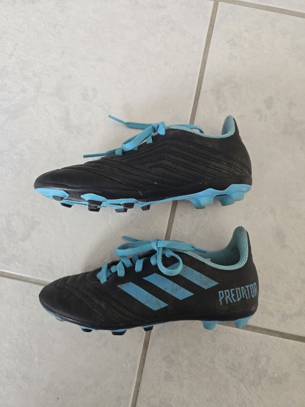 Adidas Chaussures garçon: Fussballschuhe Gr 32 – D'occasion à Lostorf par Venice16 1