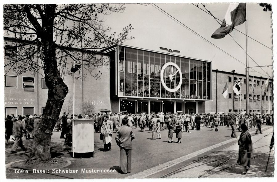 Cartoline postali: Basel, Schweizer Mustermesse, Eingang, belebt, gelaufen 1957 – Usato da Frauenfeld venduto da POML