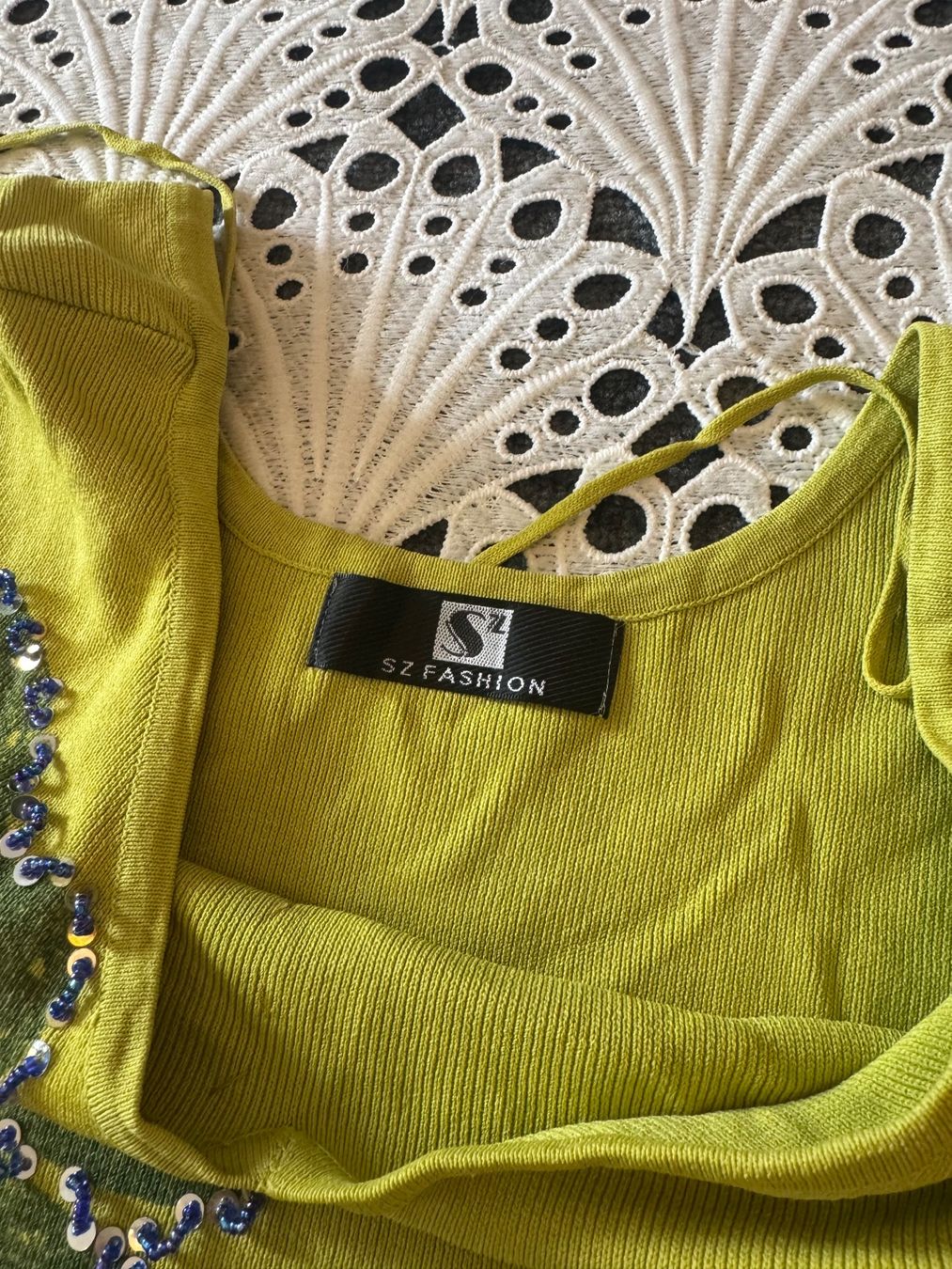 Pullover & Sweatshirts: V-Ausschnitt Strickpullover in Zitronengrün Perlen-Blumen S – Gebraucht aus Frenkendorf von Style365 9