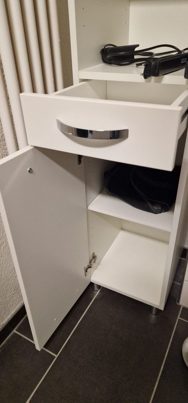 Armadi: Badezimmerschrank schmal – Usato da Niederuzwil venduto da Baer1997 1