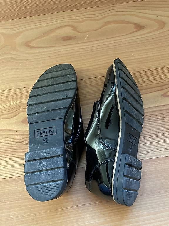 Scarpe da donna: Lackschuhe (Pesaro) – Usato da Ittigen venduto da sel_fm7s 1