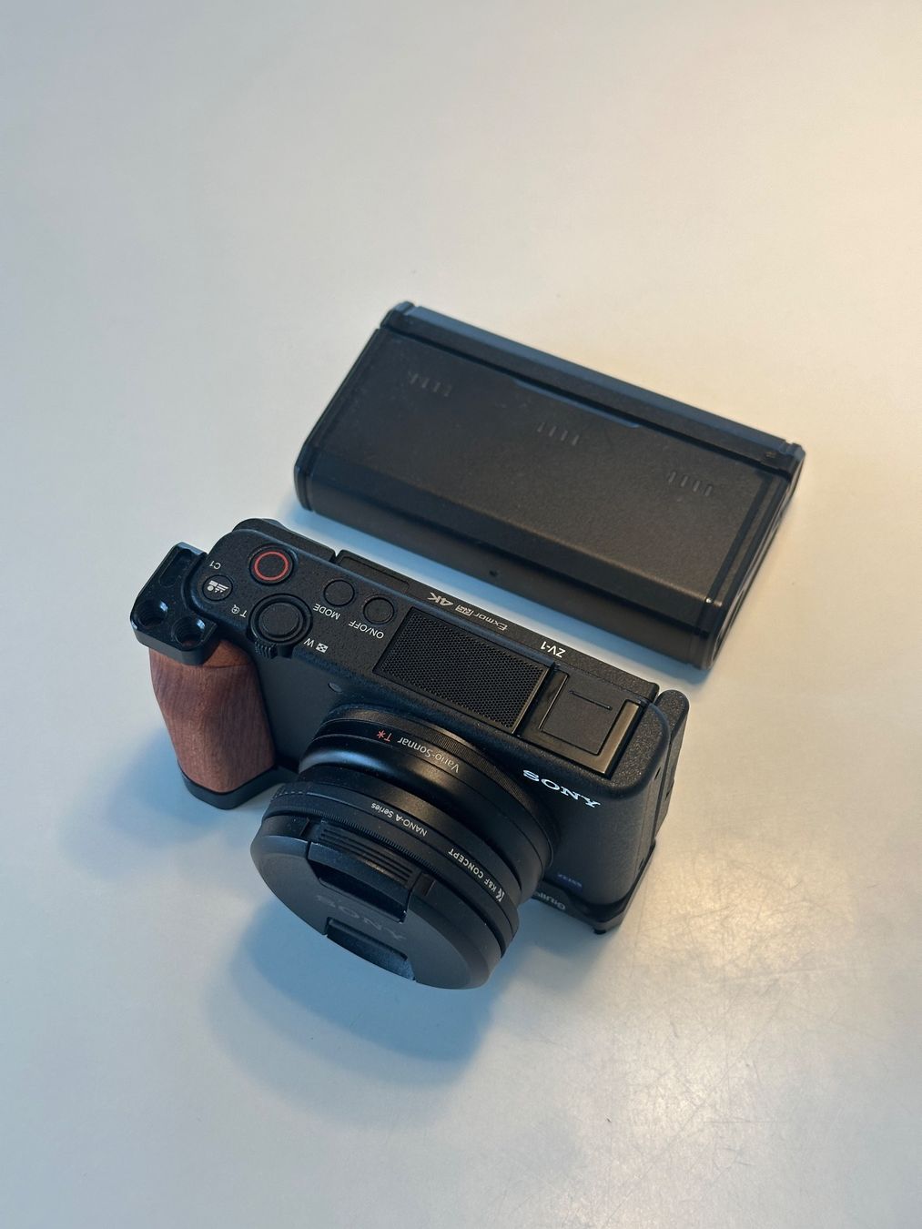 Sony Fotocamera: Sony zv-1 vlog camera – Usato da Frauenfeld venduto da bybong