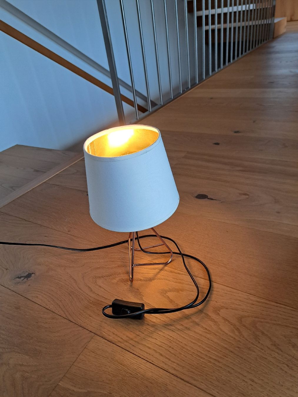 Lampen: Schicke Nachttischlampe mit weissem Schirm – Gebraucht aus Visperterminen von heinzi_02