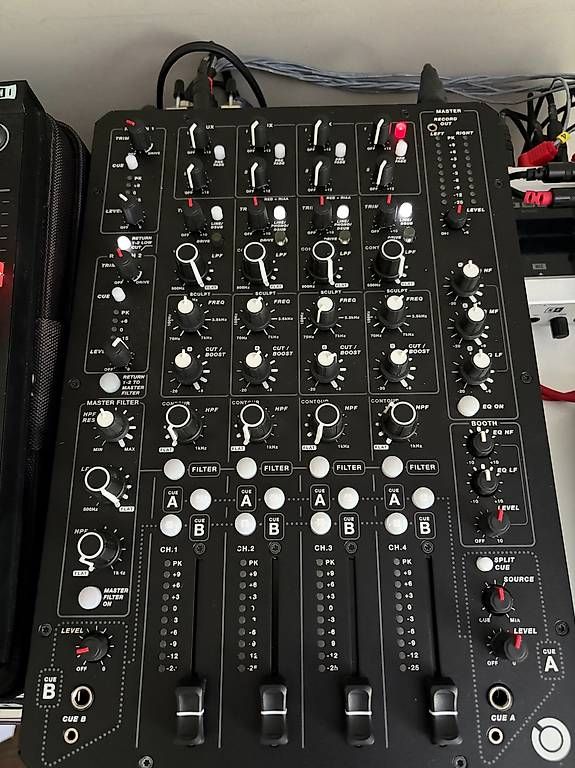 Platines de mixage: PlayDiffrently Model 1.4  – D'occasion à Küsnacht ZH par Allen_rich 1
